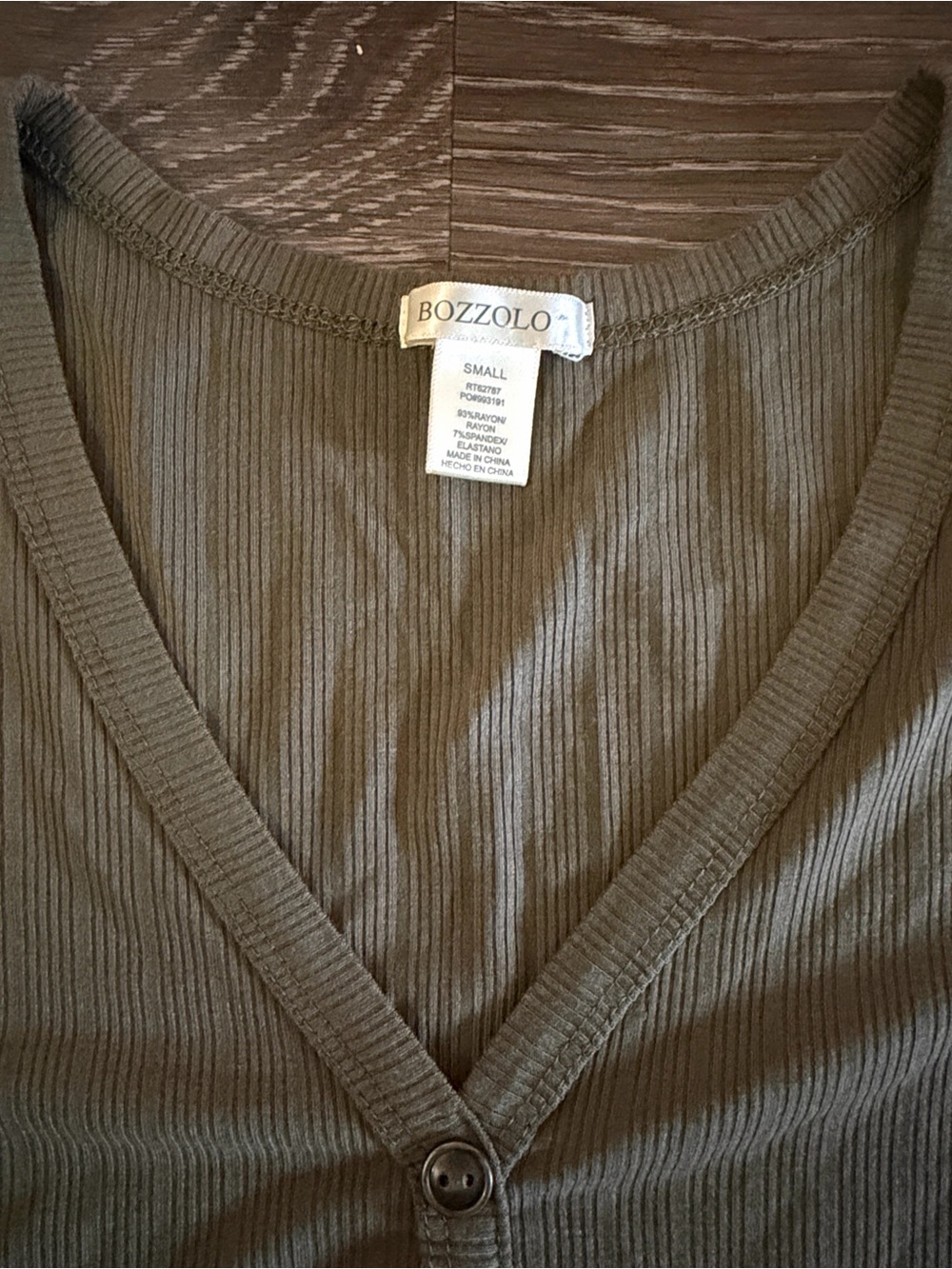 Bozzolo Olive Ribbed Button-Front Crop Top - Picture 2 of 3